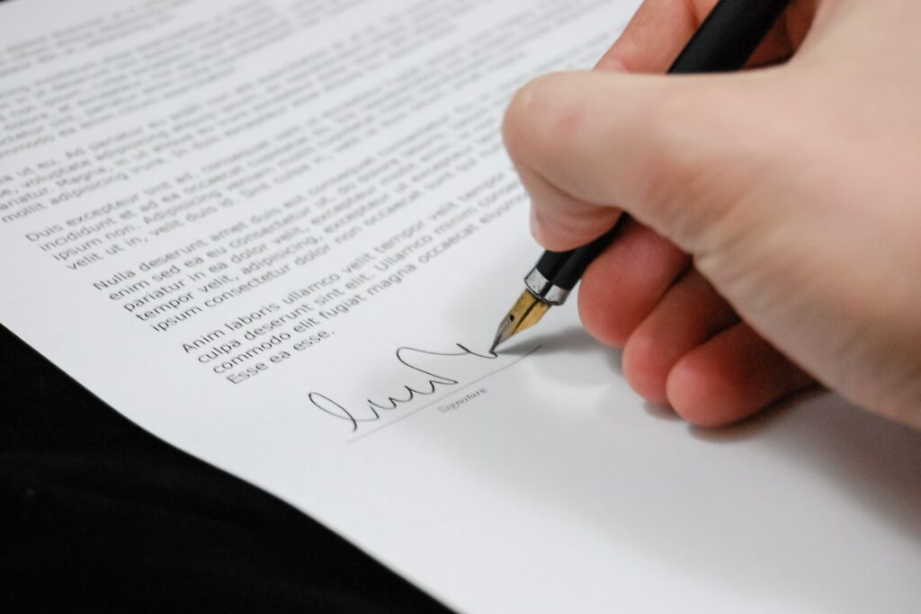 Pen schrijft handtekening advocaat